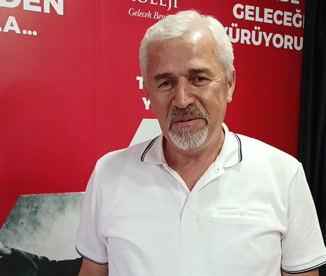 LGS'nin bugün açıklanan sonuçlarına göre tüm soruları doğru yanıtlayan Mektebim Koleji Edirne Kampüsü öğrencisi Remzi Türker Özcan'a tebrik töreni düzenlendi. 
